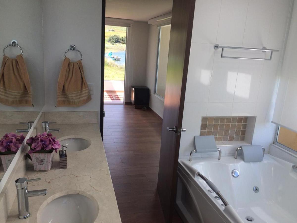 アキタニア Casa El Pino Bed & Breakfast エクステリア 写真