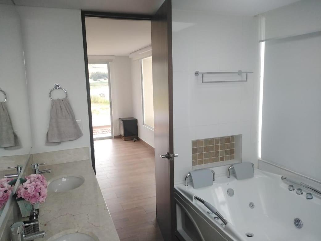アキタニア Casa El Pino Bed & Breakfast エクステリア 写真